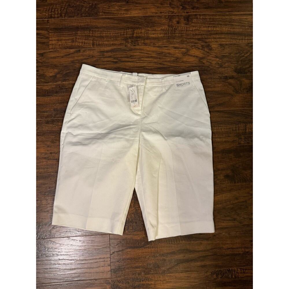 New York & Co. Women`s White Stretch Classic Low Rise Shorts Bermuda Sz. 10